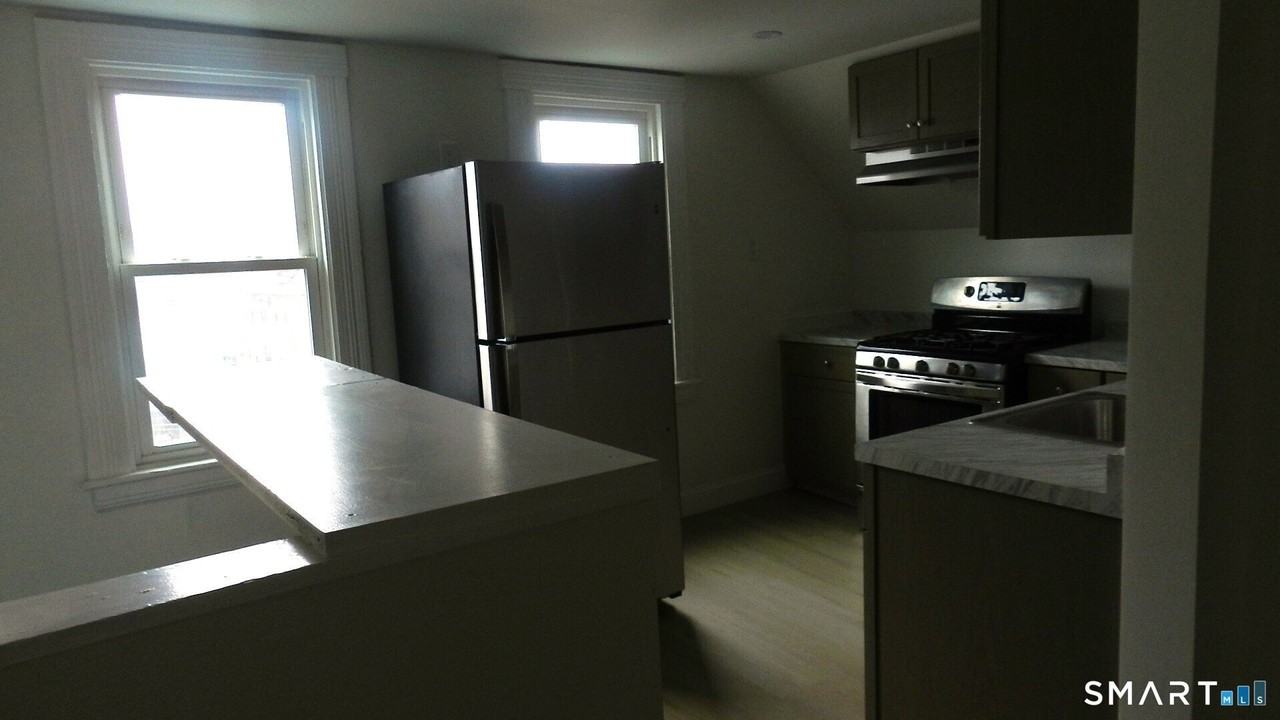 1655 Iranistan Ave - Photo 3 of 10