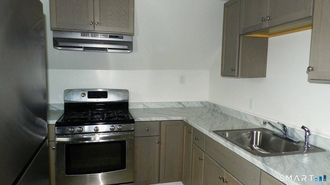 1655 Iranistan Ave - Photo 4 of 10