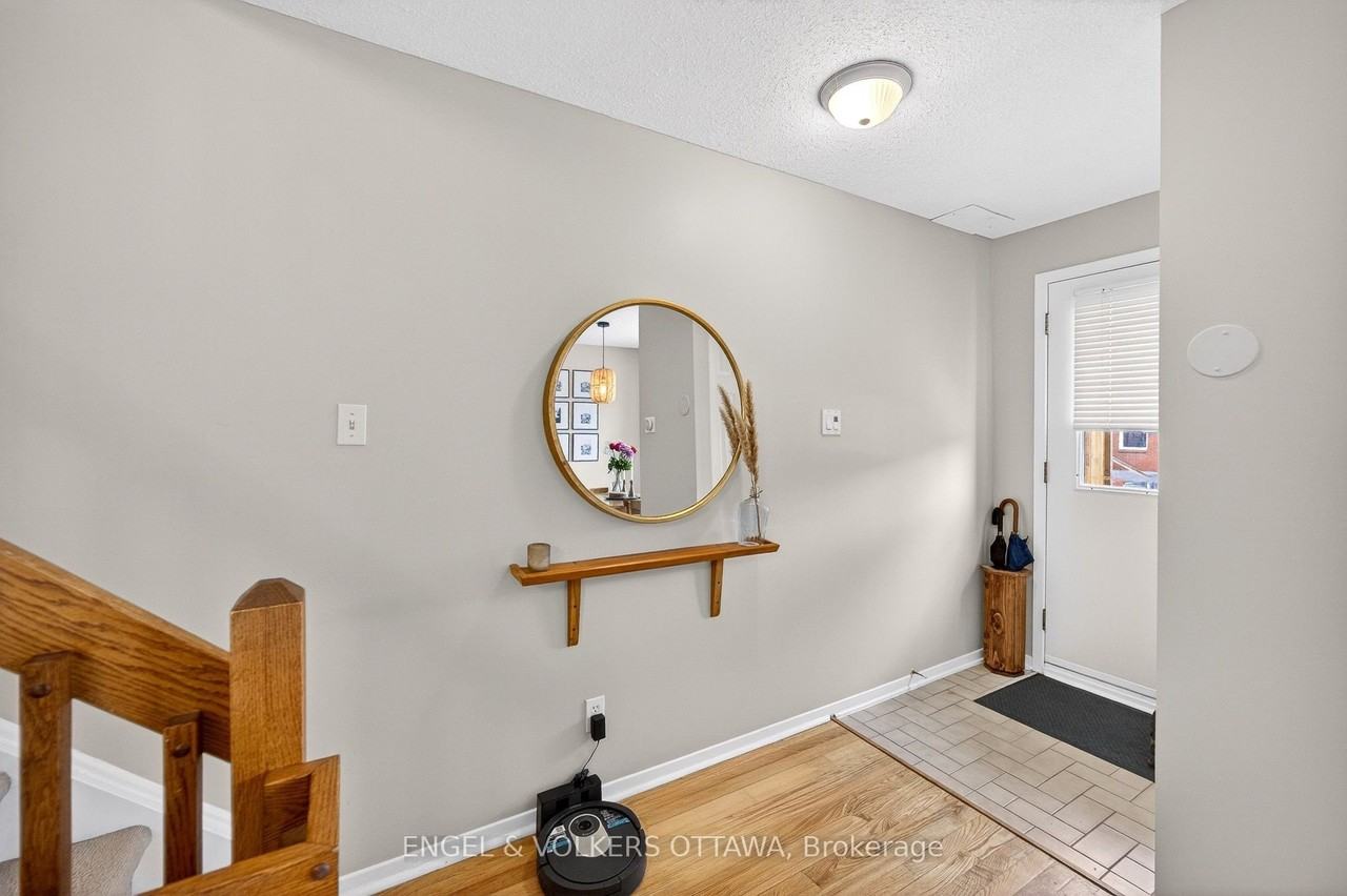 254 Percy St - Photo 4 of 32