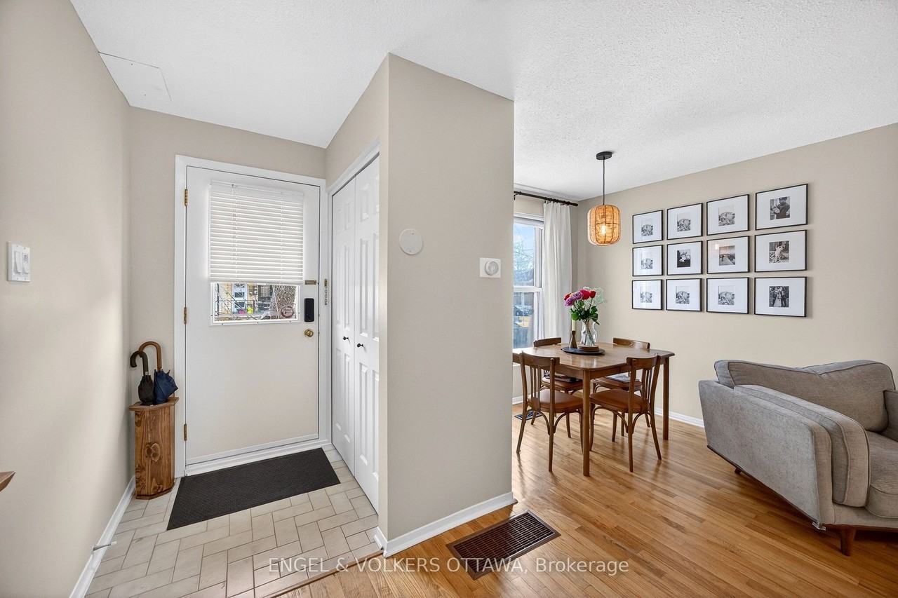 254 Percy St - Photo 5 of 32