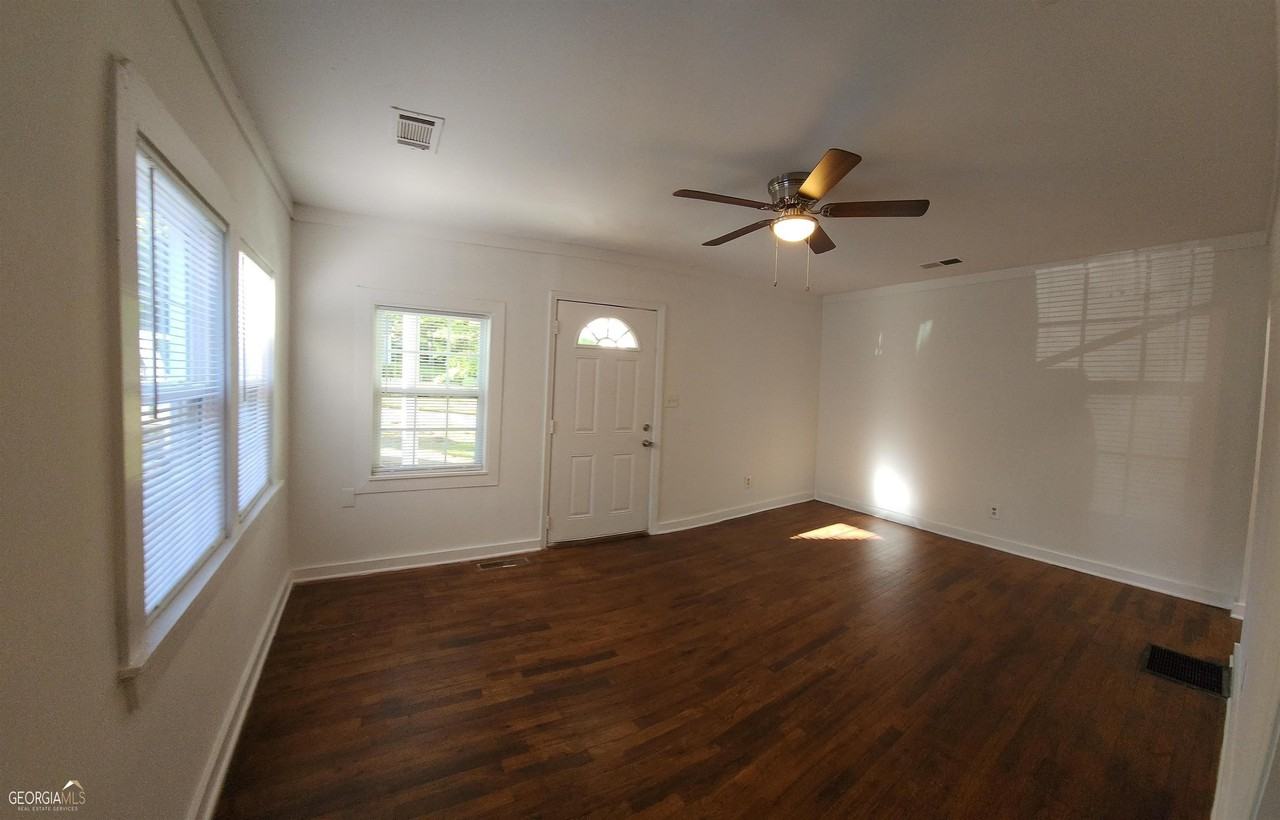 2577 Eastwood Dr - Photo 4 of 21