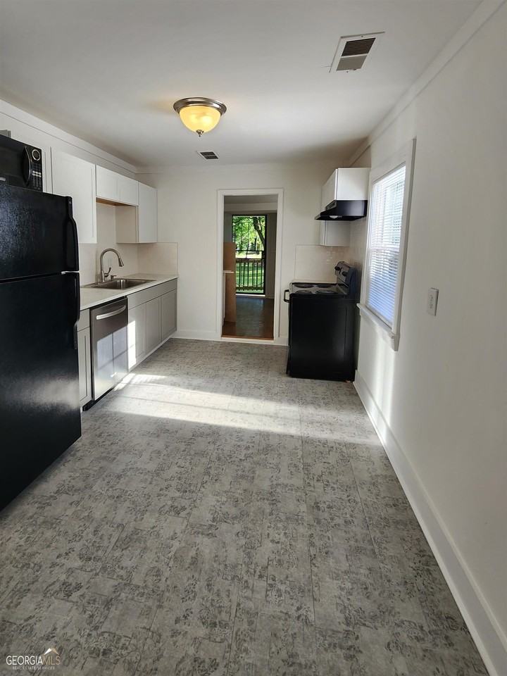 2577 Eastwood Dr - Photo 6 of 21