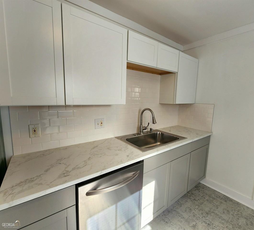 2577 Eastwood Dr - Photo 7 of 21