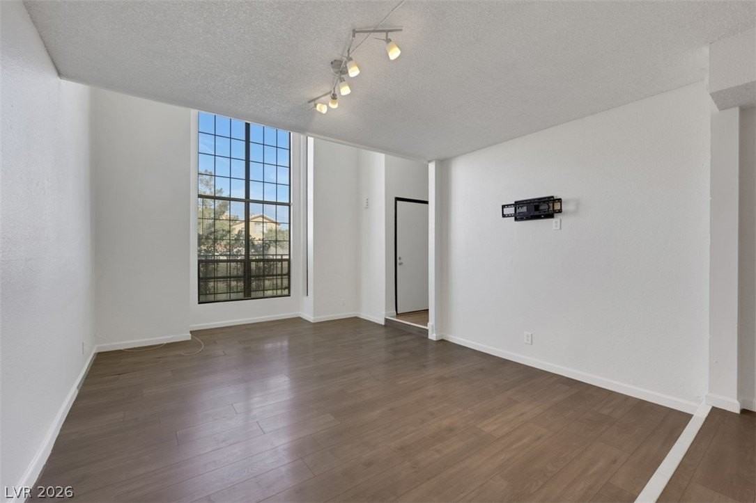 6506 Ironbark Ln - Photo 3 of 19