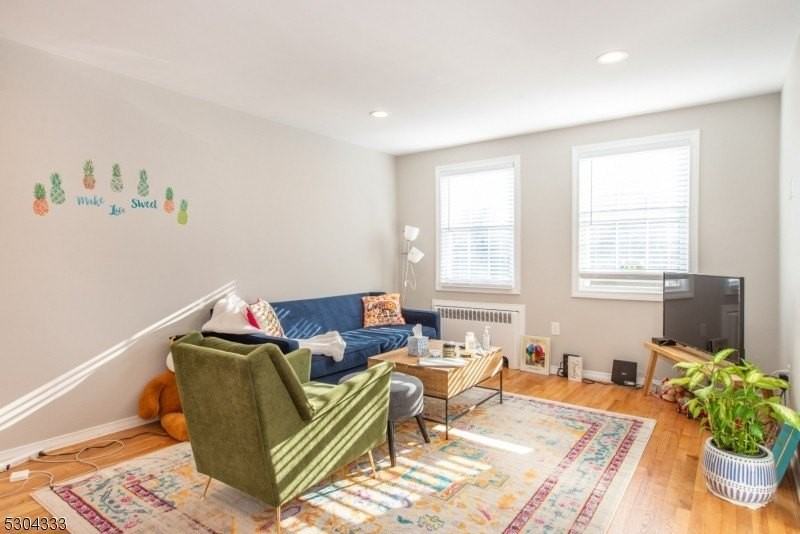 376 Claremont Ave #9 - Photo 5 of 15