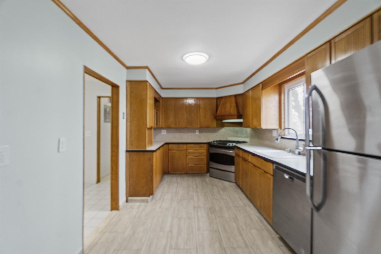 178 W 33rd St #1 - Photo 6 of 34