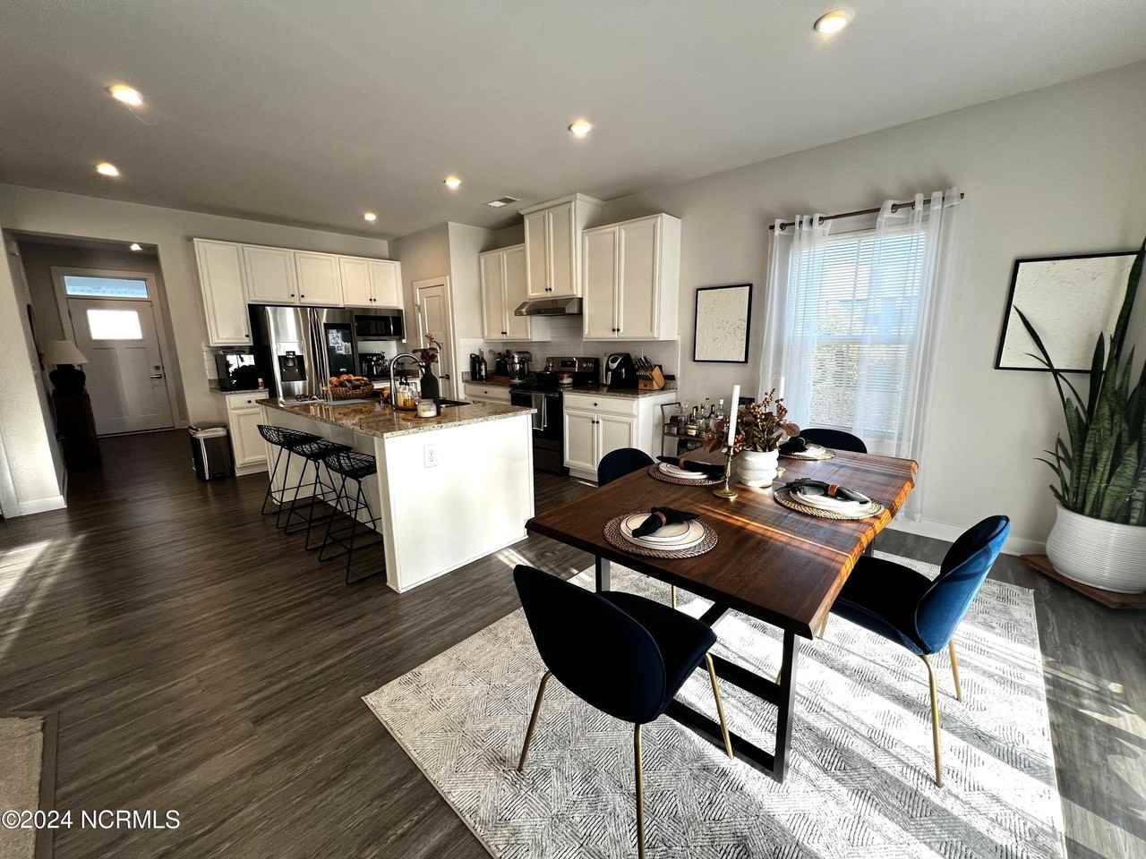 230 Green Lake Rd - Photo 3 of 14