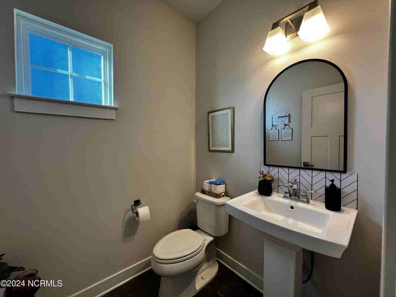 230 Green Lake Rd - Photo 5 of 14