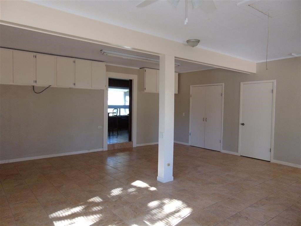 504 N Chaparral - Photo 3 of 10