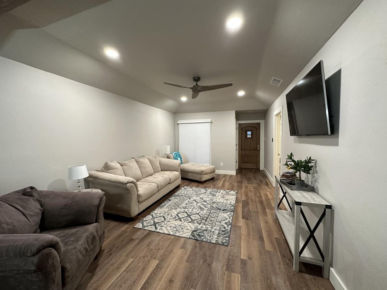 9712 Memphis Ave - Photo 3 of 12