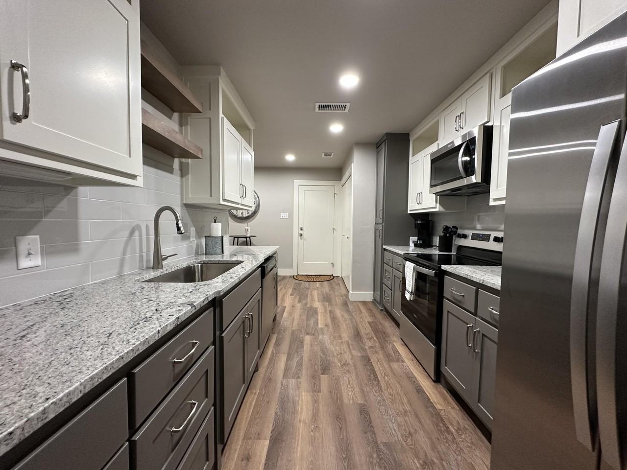 9712 Memphis Ave - Photo 6 of 12