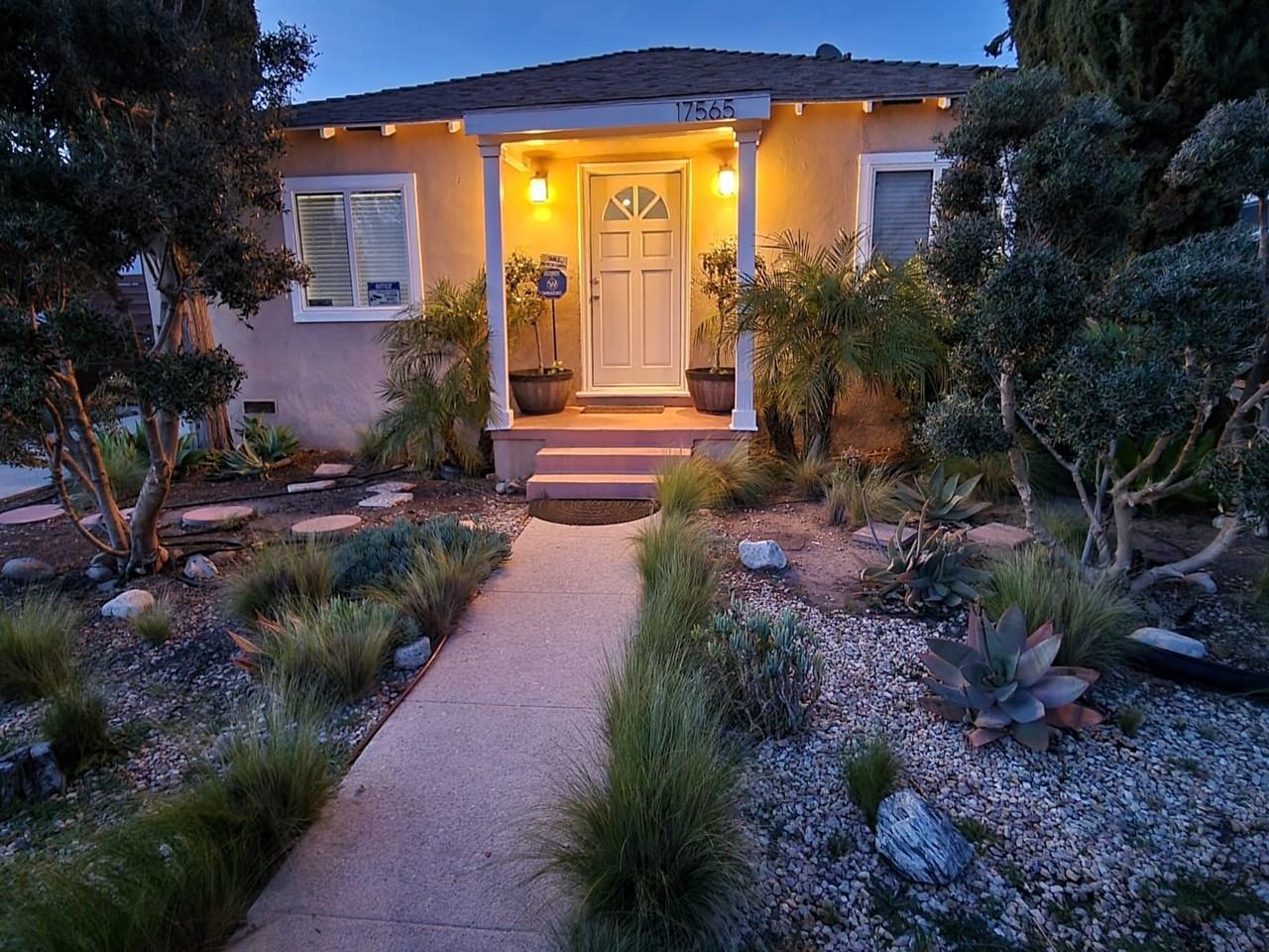 17565 Bullock St - Photo 3 of 45