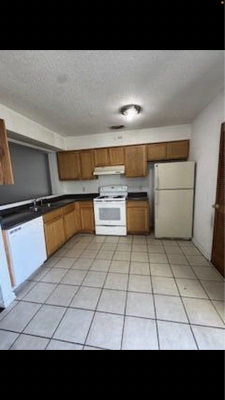 696 Tyner St #20 - Photo 6 of 15