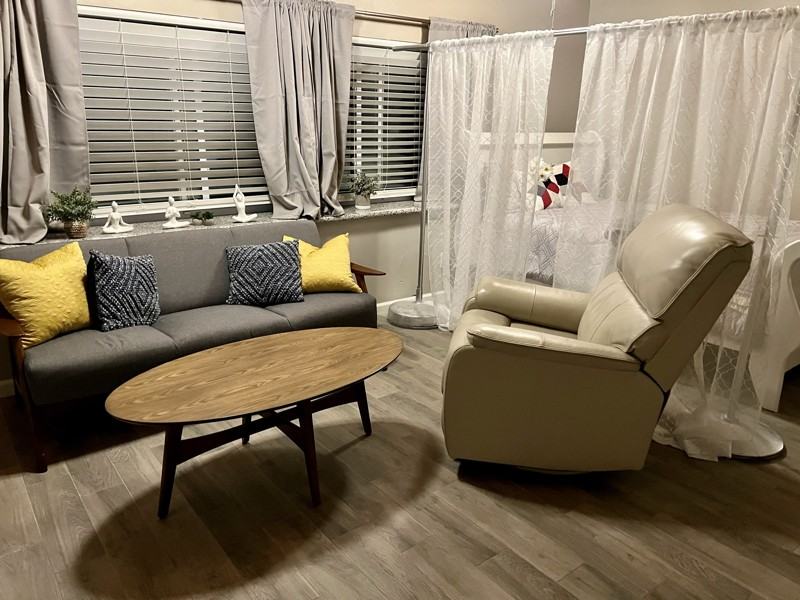 5003 Whitney Ave - Photo 4 of 10