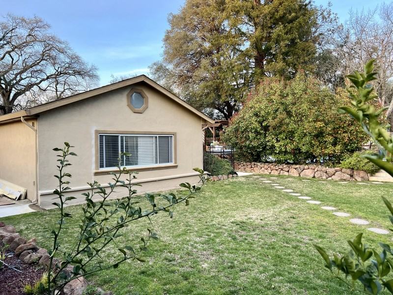 5003 Whitney Ave - Photo 5 of 10