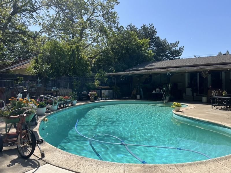 5003 Whitney Ave - Photo 7 of 10