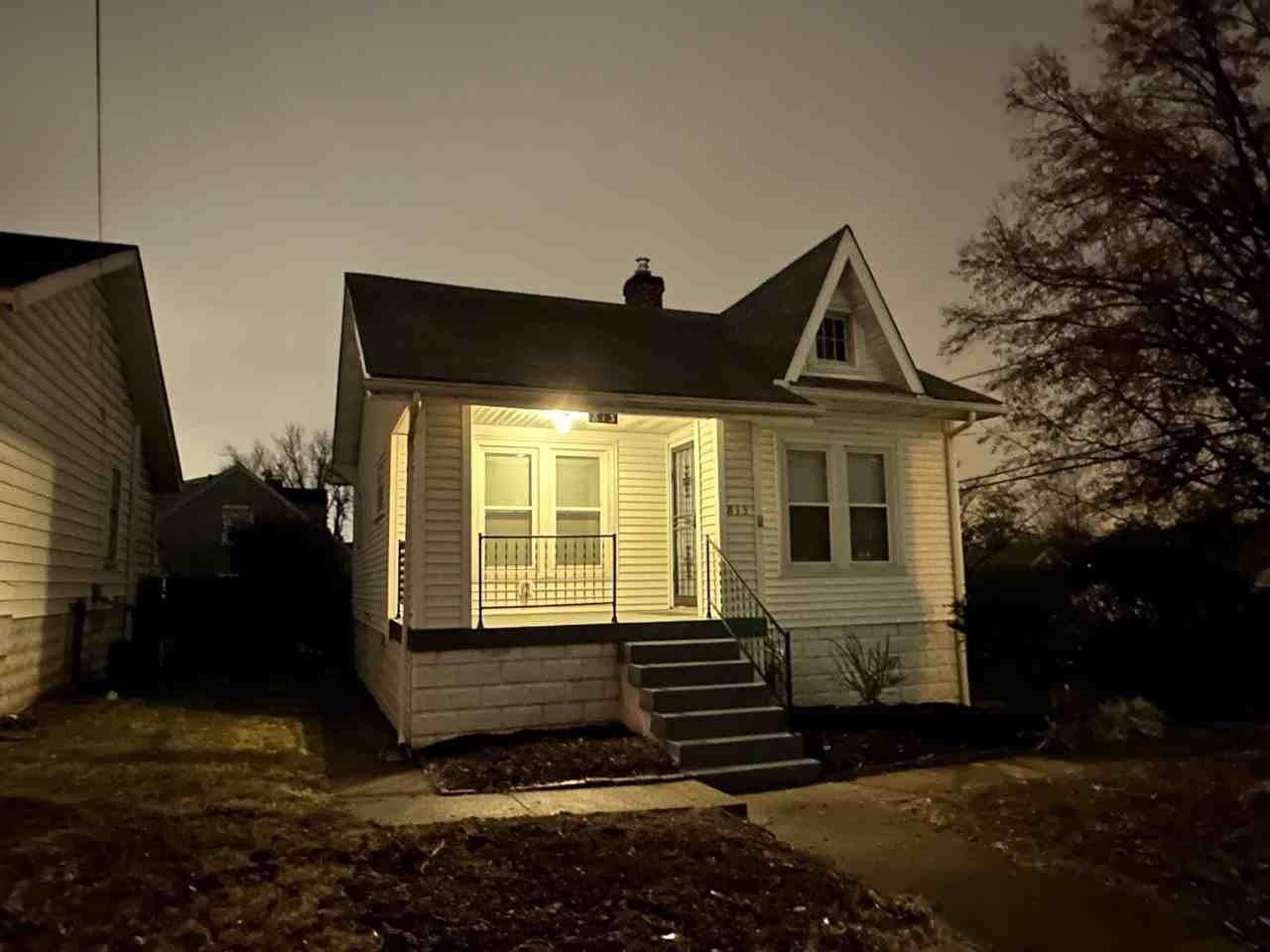 813 Reading Rd - Photo 2 of 16