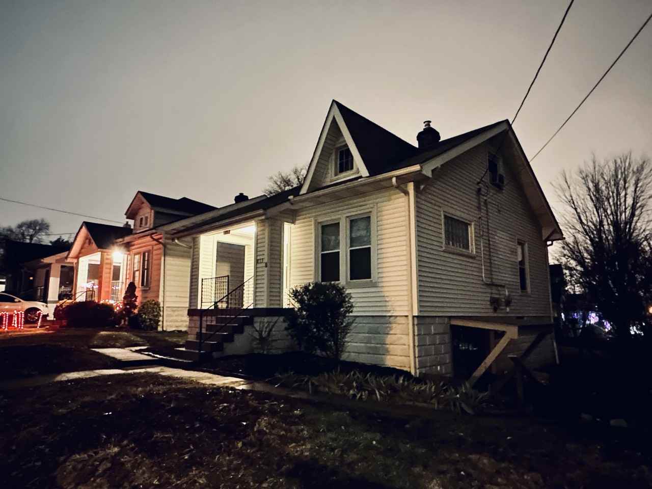 813 Reading Rd - Photo 3 of 16