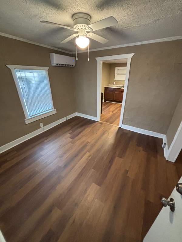 467 Southport Rd - Photo 2 of 14