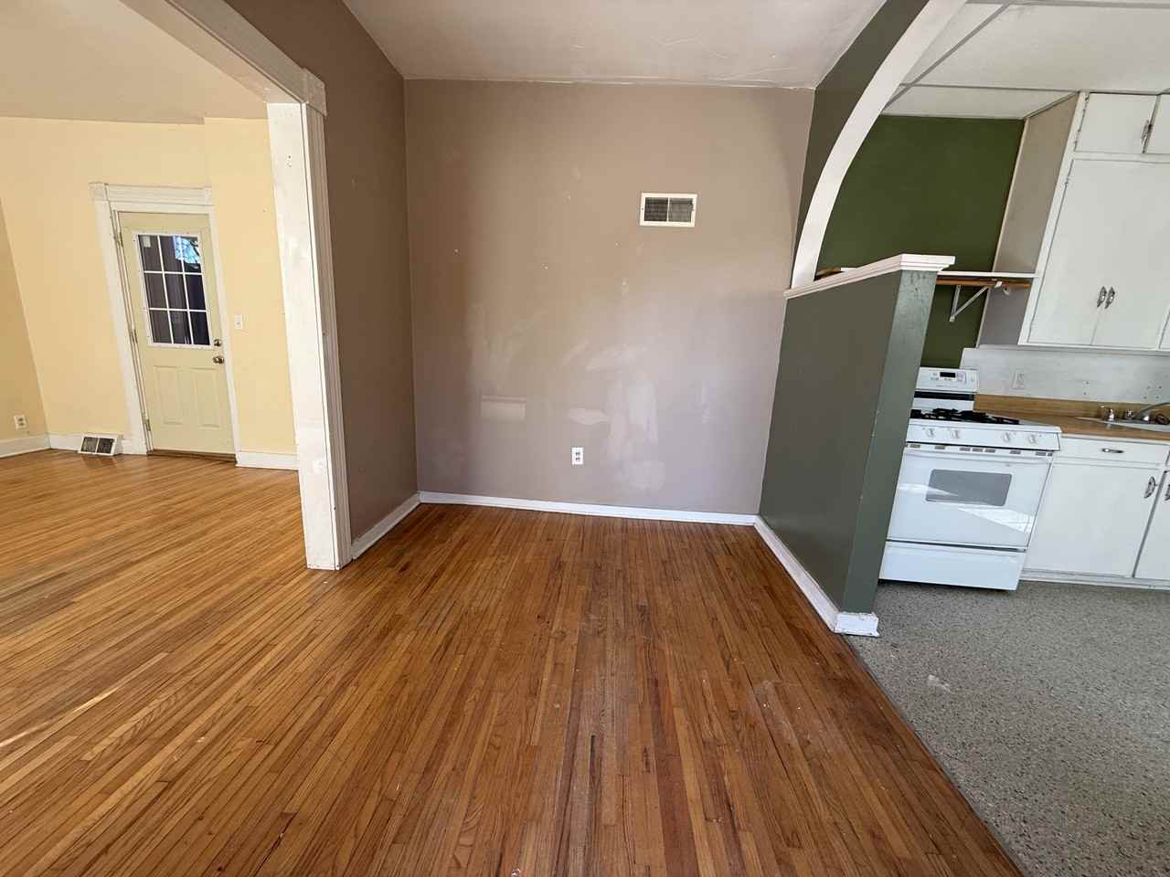 417 E Orange St #1 - Photo 3 of 15