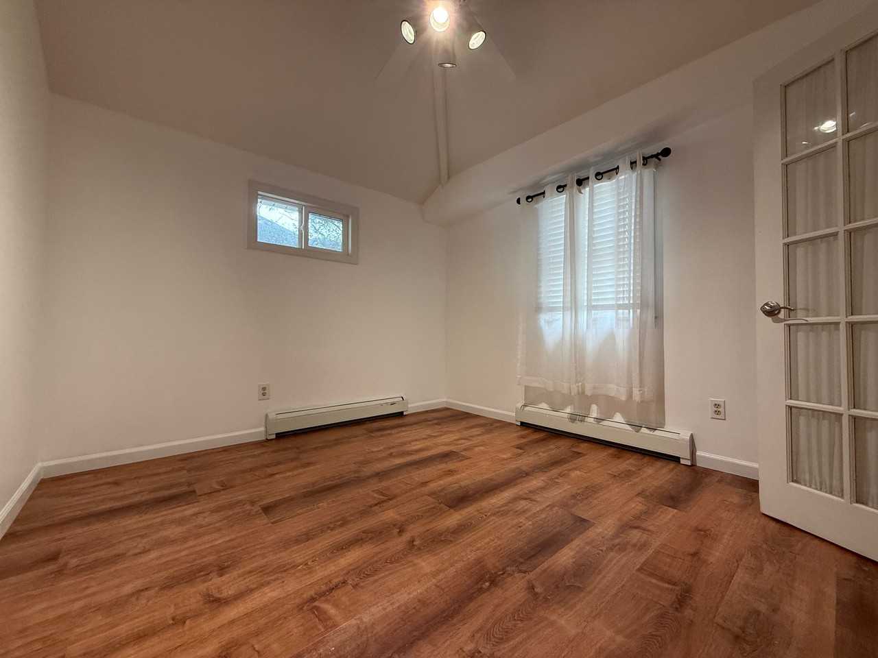 590 Princeton Ave - Photo 4 of 14