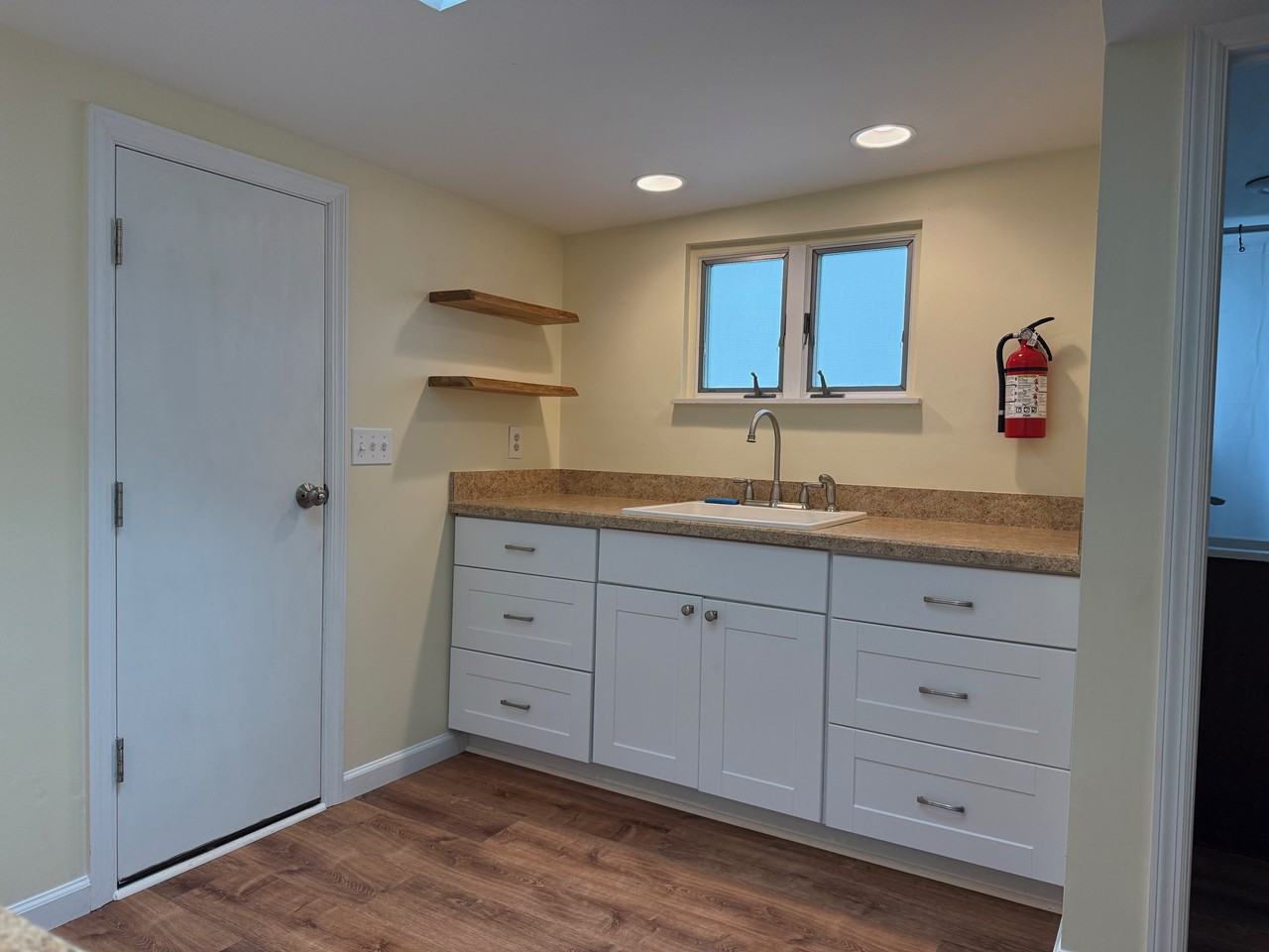 590 Princeton Ave - Photo 6 of 14