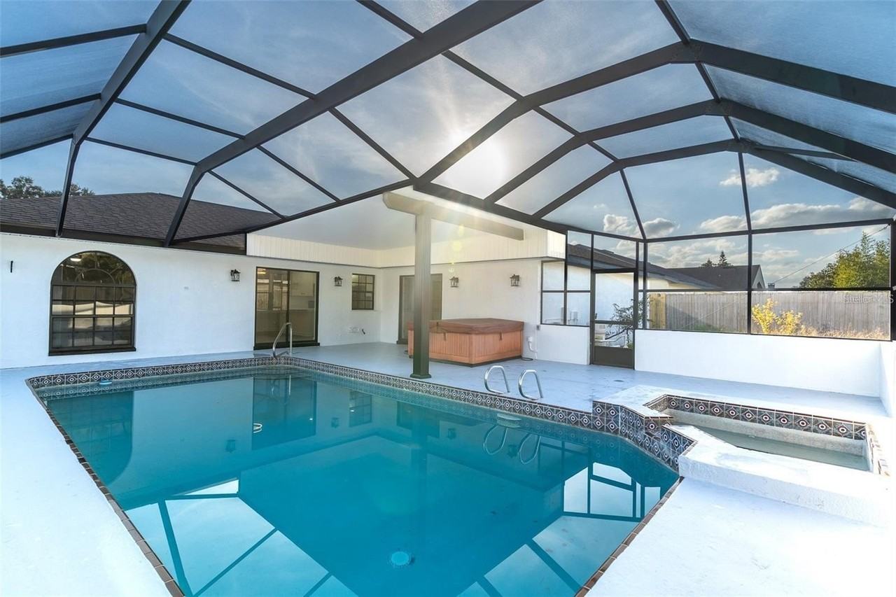 341 Sterling Dr - Photo 2 of 26