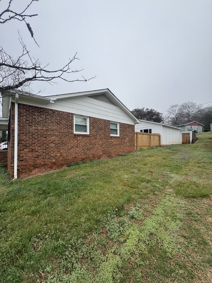 1106 13th St Nw - Photo 4 of 25