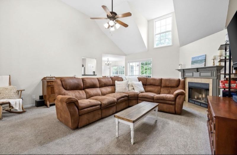 1036 Freedom Dr - Photo 5 of 13