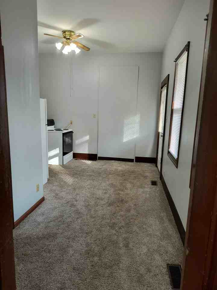 2621 Mount Vernon Ave - Photo 3 of 5