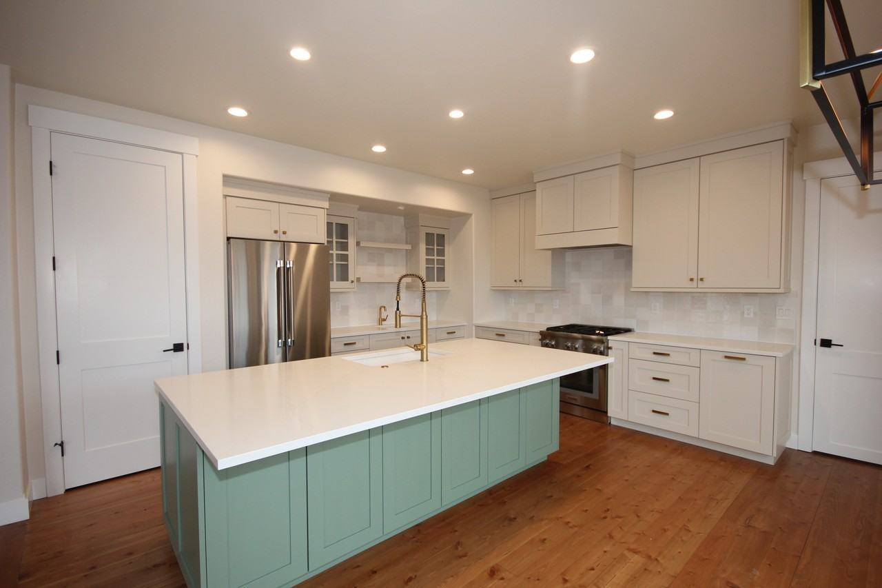 1023 Creekview Dr - Photo 4 of 18