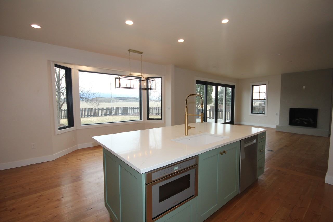 1023 Creekview Dr - Photo 5 of 18