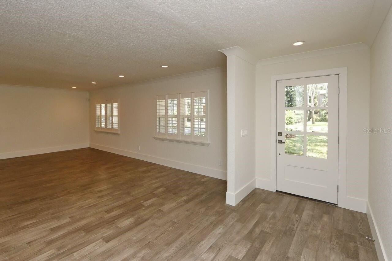 4307 W Roland St - Photo 2 of 26