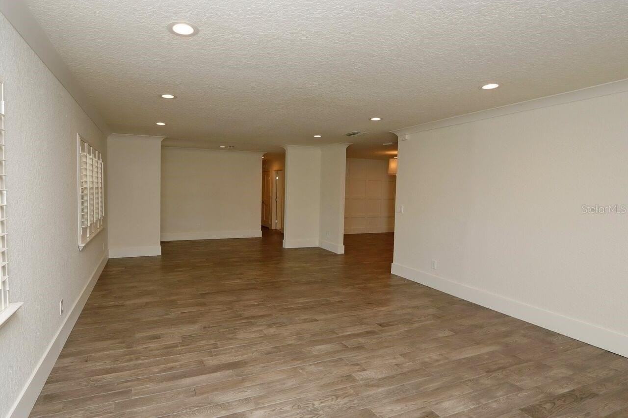 4307 W Roland St - Photo 5 of 26