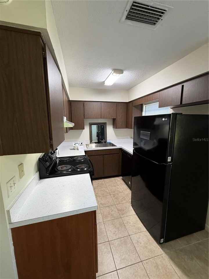 838 E Indiana Ave - Photo 2 of 10