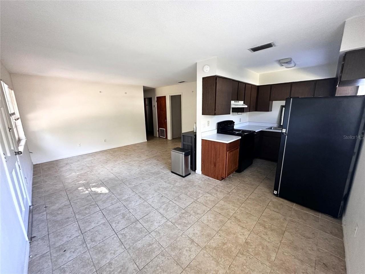 838 E Indiana Ave - Photo 3 of 10