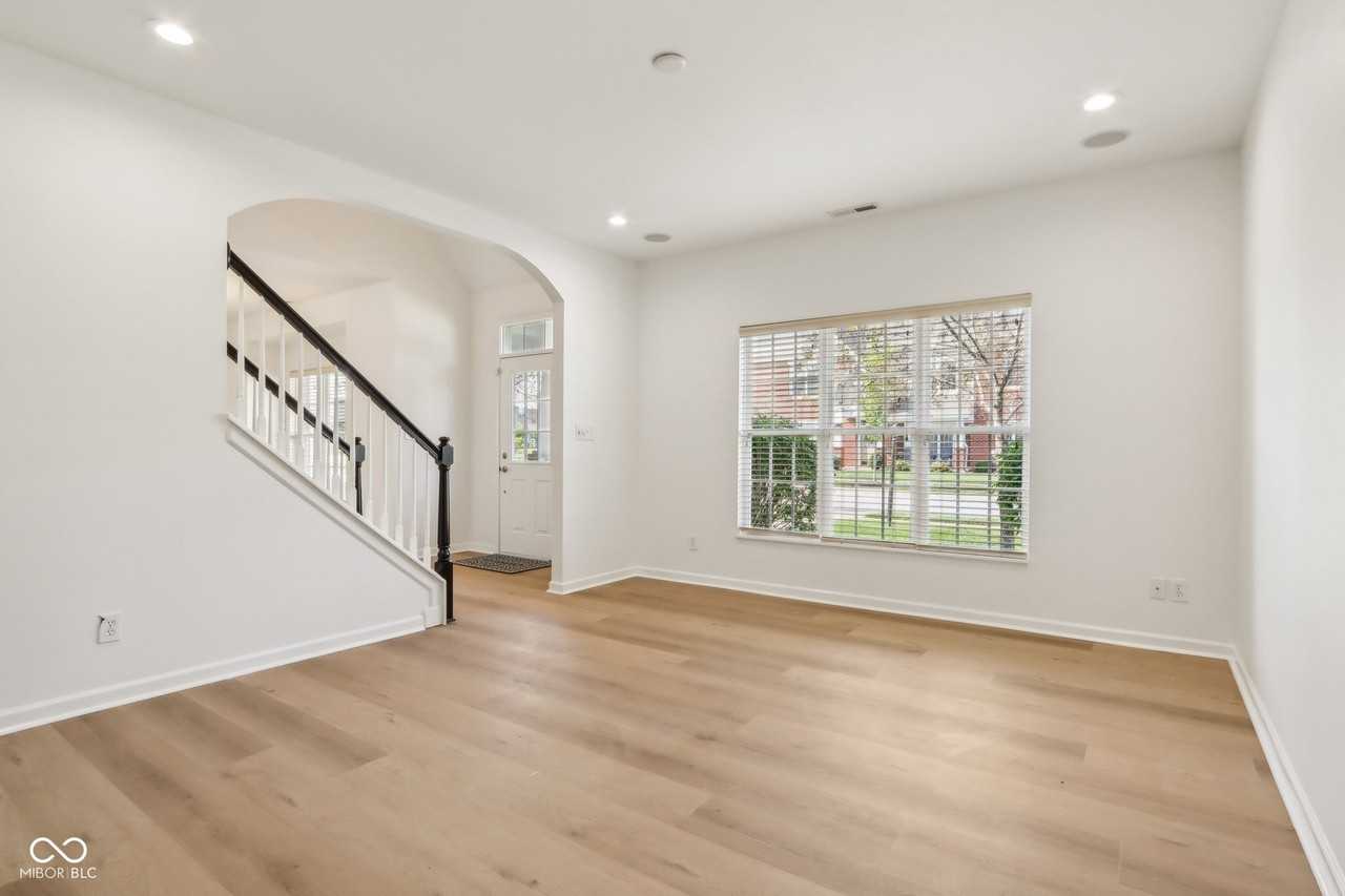 1355 Middlebury Dr - Photo 6 of 33