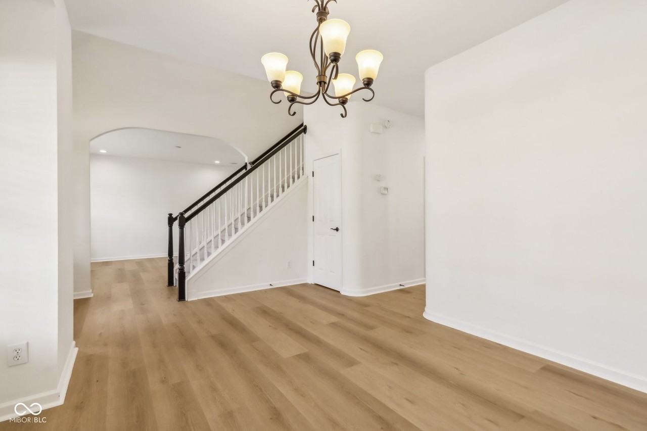 1355 Middlebury Dr - Photo 7 of 33