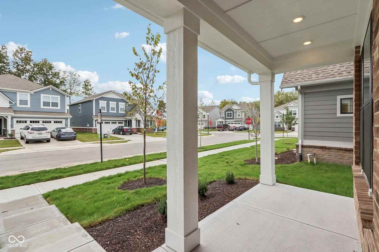 1718 Windrush Pl - Photo 4 of 38