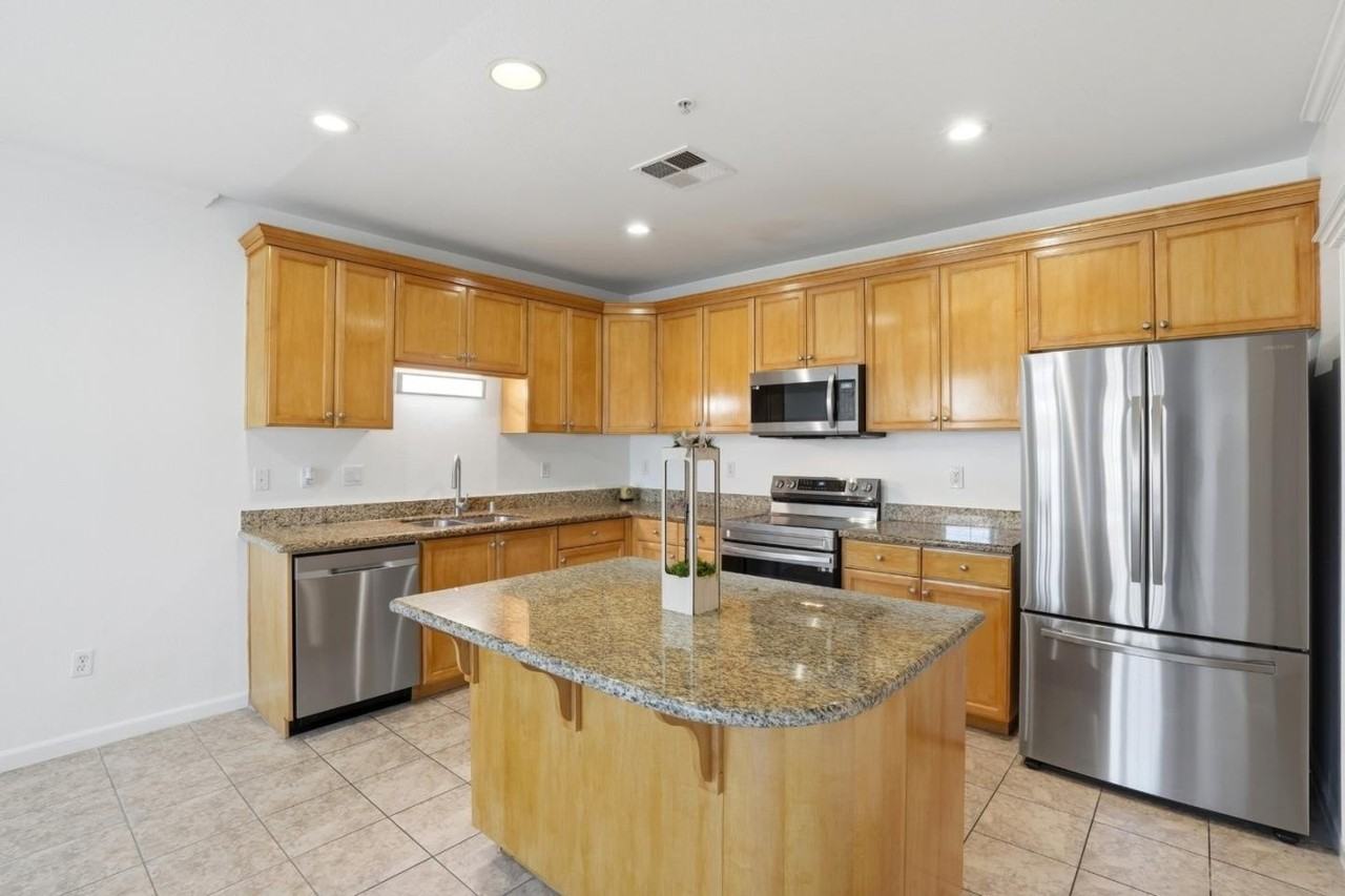 88 N Jackson Ave - Photo 5 of 25