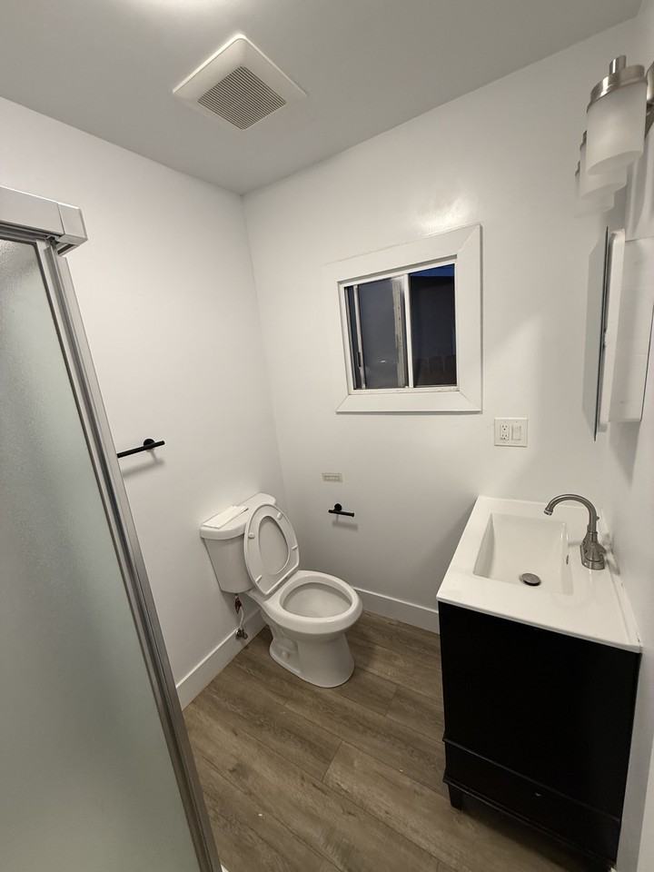 240 N Everett St - Photo 7 of 10