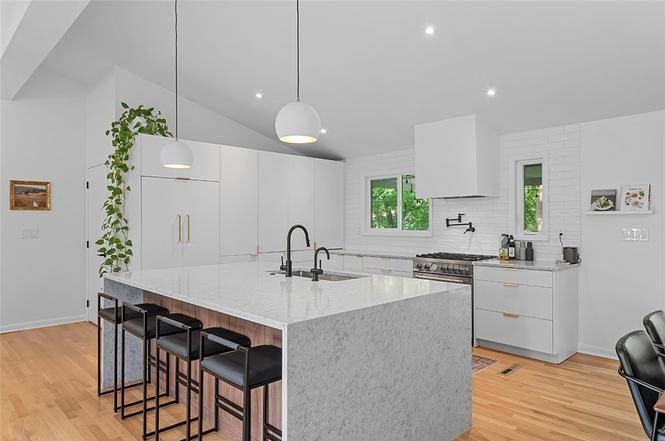 1140 Folkstone Dr - Photo 4 of 17