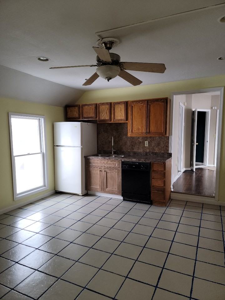 1023 Churchill St #1 - Photo 3 of 7