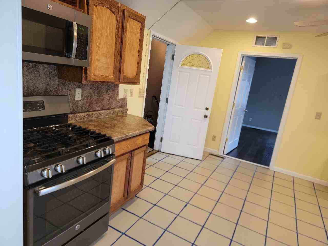 1023 Churchill St #1 - Photo 4 of 7