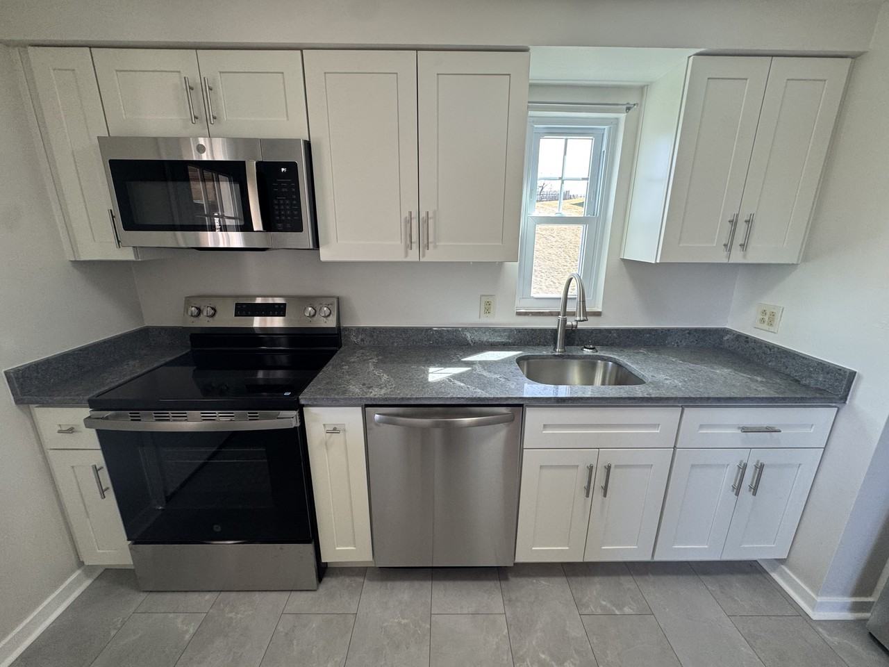 801 Broadway Ave - Photo 5 of 20