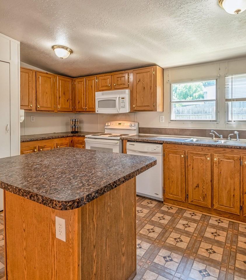 714 Baldwin Ave - Photo 2 of 9