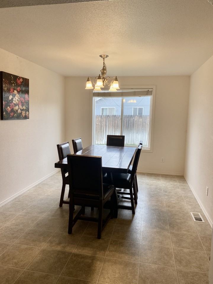 458 Trout Ave - Photo 5 of 12