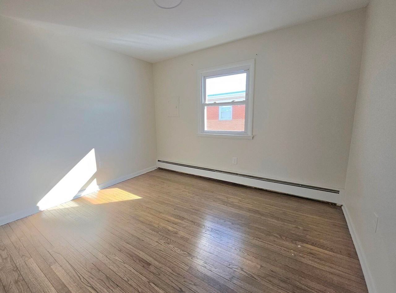 1918 N Arkansas Ave - Photo 3 of 9