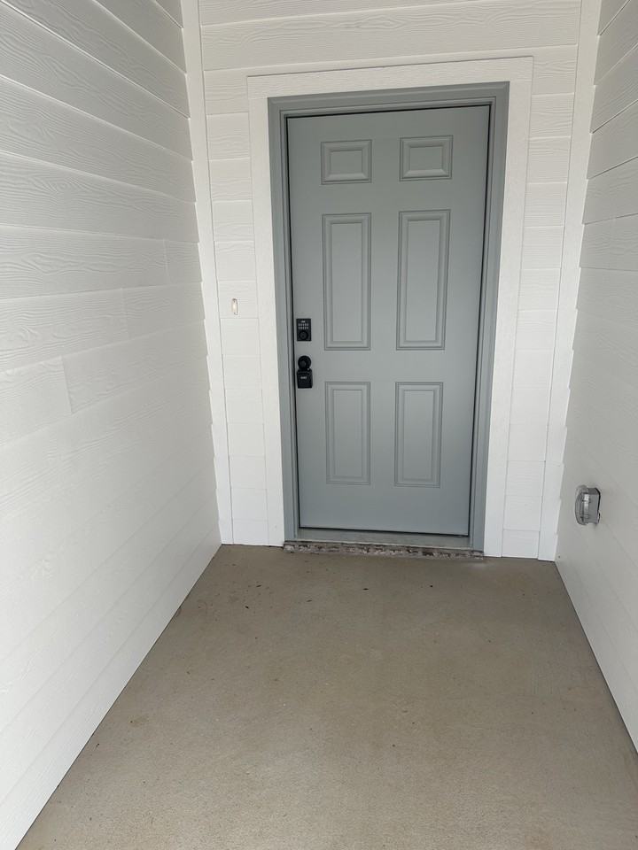 2330 Longfellow Dr - Photo 2 of 16