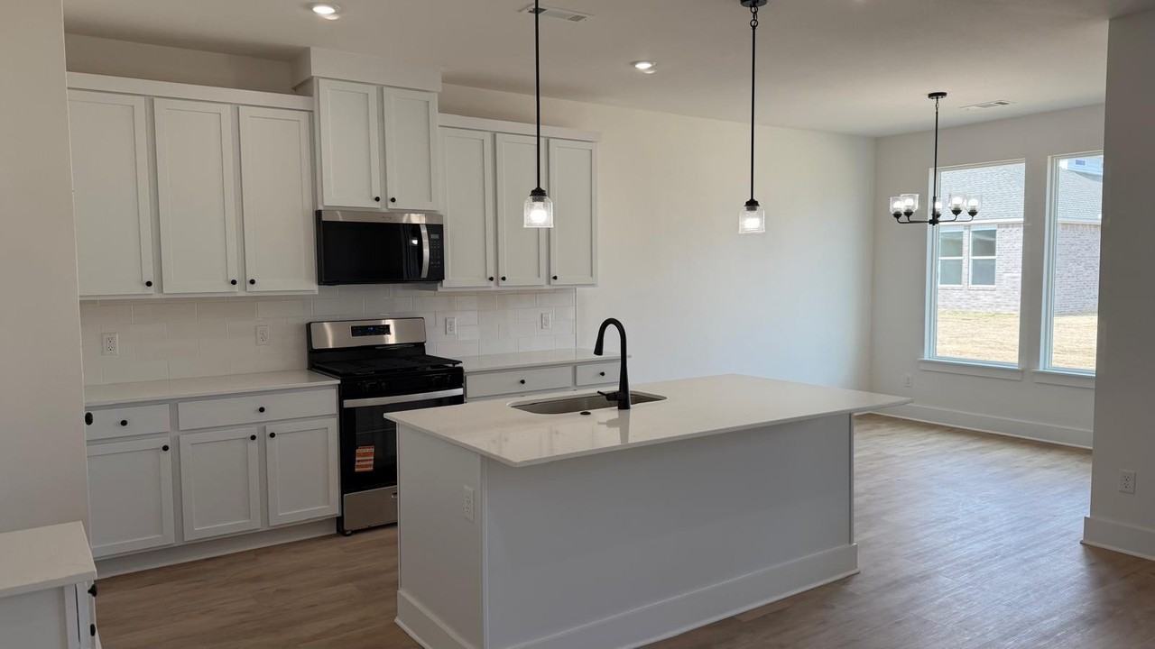 2330 Longfellow Dr - Photo 4 of 16